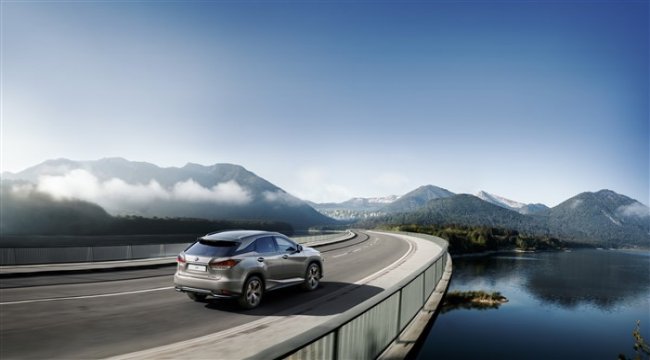 Lexus’un sportif tarza sahip RX Black Line modeli Türkiye’de