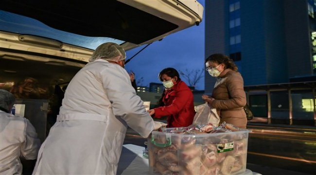 Mansur Yavaş’tan sağlık çalışanları ile hasta ve yakınları için sıcak çorba hizmeti