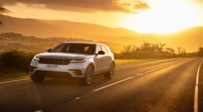 Range Rover Velar yıl sonuna özel showroomlarda
