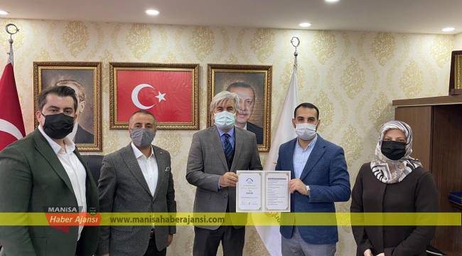 AK PARTİ SİYASET AKEDEMİSİ BAŞARI SERTİFİKALARI İL BAŞKANI SALİH HIZLI TARAFINDAN SAHİPLERİNE DAĞITILDI