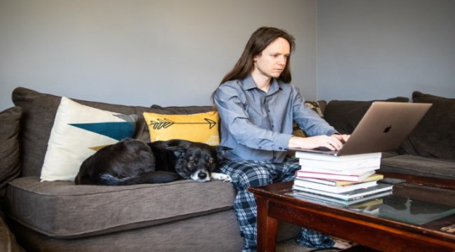 Altta pijama üstte gömlek şıklığı