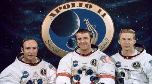 Apollo 14, uzaya 300 minyatür İncil götürdü