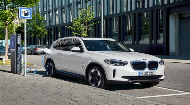 BMW’nin tamamen elektrikli ilk ‘’X’’ modeli yeni BMW iX3 ön siparişe açıldı