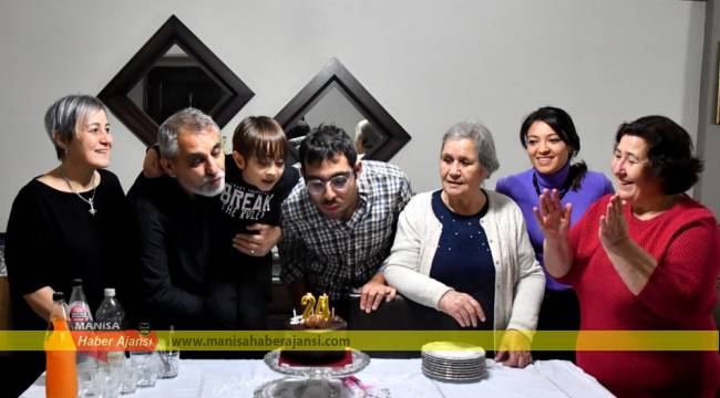 Bütün engellere rağmen Deniz Ünsal 24. yaş gününü kutladı