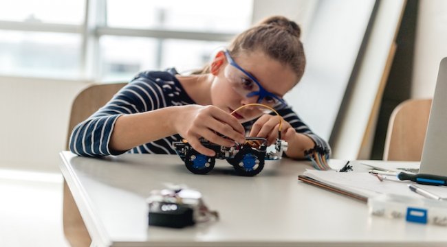 İş dünyasına adım atmadan robotlar ile tanıştılar
