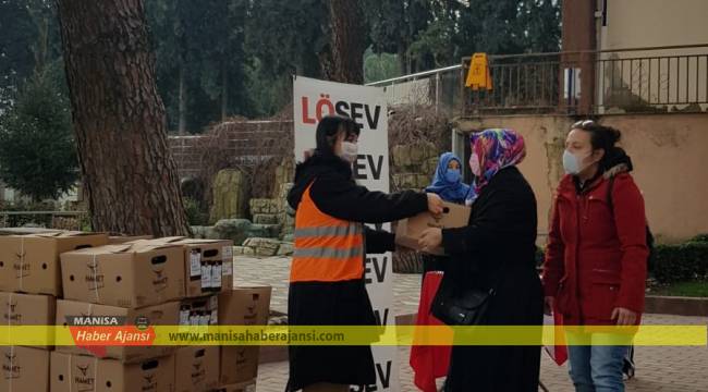 LÖSEV Manisa'da et dağıttı