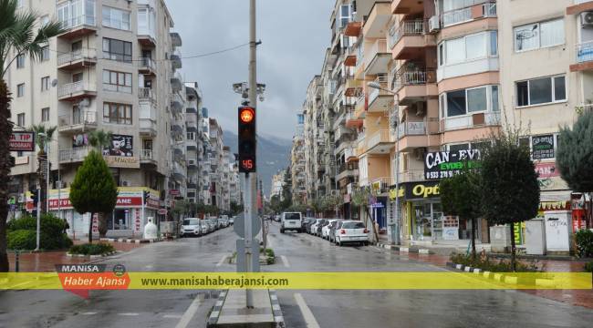 Manisa'da 2021 yılının ilk günlerinde sokaklar boş kaldı