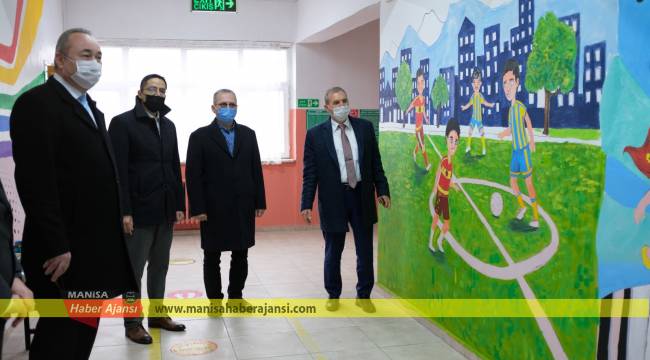 Şehzadeler İlkokulu'nda sanat sokağı oluşturuldu Fırça senden boya bizden
