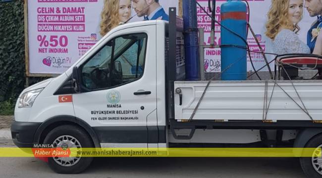 Turgutlu’da Kaçak Reklam Panoları Toplatıldı