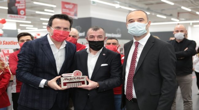 Yeni mağazasının açılışını gerçekleştirdi