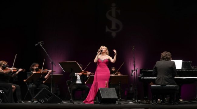 14 Şubat’ta “Zamansız Aşk Şarkıları” İş Sanat’ta