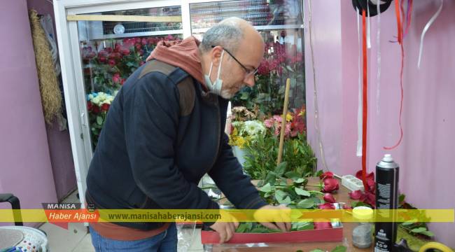 Çiçekçiler Sevgililer Gününde yoğun çalıştı