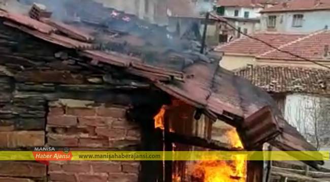 Manisa’da 101 yaşındaki kadın yangında öldü Manisa'nın Salihli ilçesinde bir evde çıkan yangında yaşlı kadın kurtulamadı
