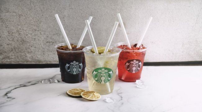 Starbucks’da artık sadece kâğıt pipet var