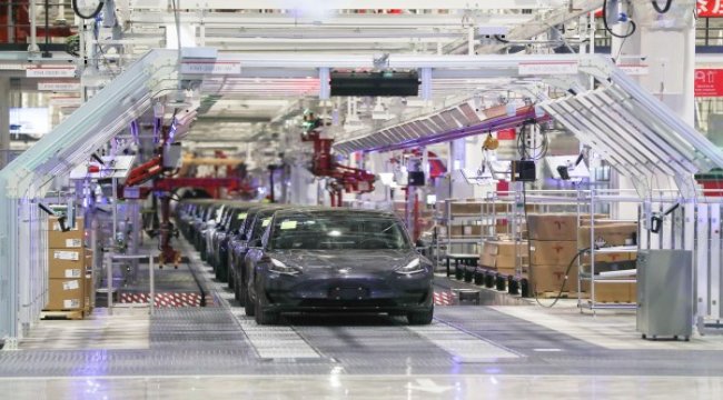تستعد شركة Tesla لطراز جديد أرخص في مصنعها في الصين