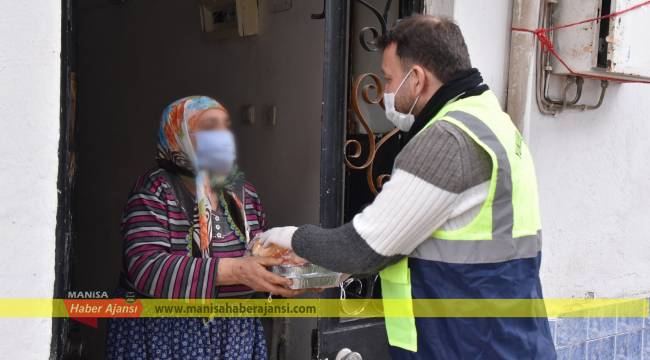 YUNUSEMRE SOĞUK KIŞ GÜNLERİNDE DE İHTİYAÇ SAHİPLERİNİ UNUTMUYOR