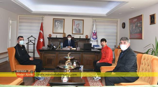 BAŞKAN ÇELİK ŞAMPİYON GÜREŞÇİYİ ÖDÜLLENDİRDİ