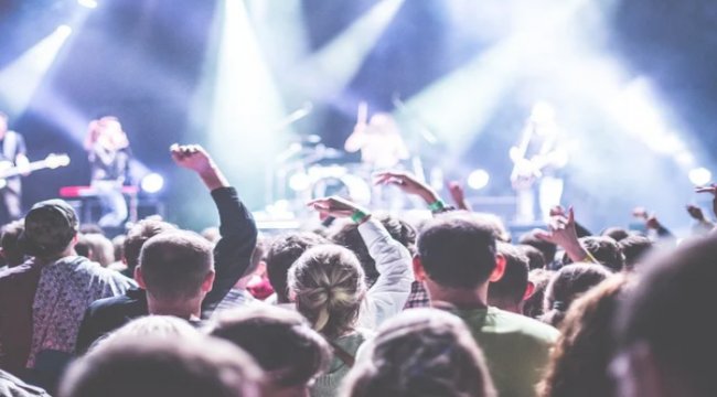 Ekin Beril, yeni şarkısını dinleyicilerin beğenisine sunuyor