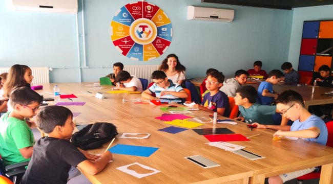Geleceğin Teknoloji Yıldızları programı ilk mezunlarını verdi