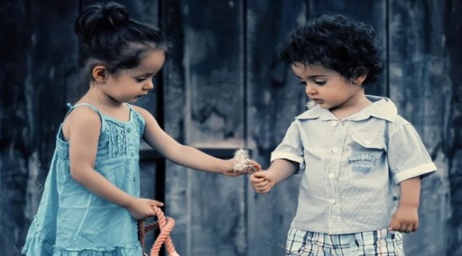 'Gerçek Çocukluk Hikâyeleri' dizisi 'Çocuk Sanatçılar' ile devam ediyor