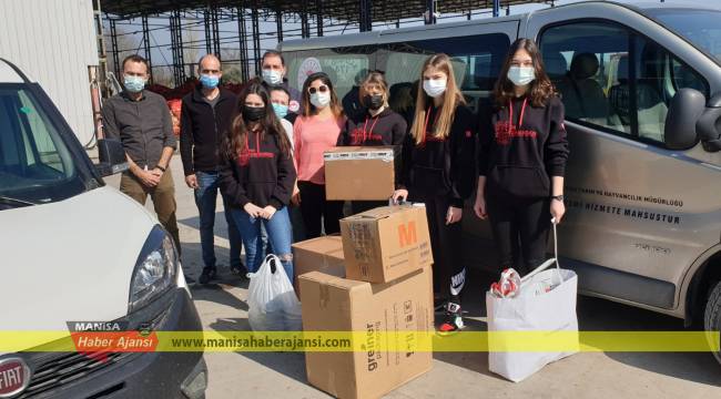 Liseli gençlerden çocuklara giyim yardımı