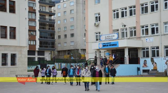 Manisa’da 251 bin öğrenci yüz yüze eğitime başladı
