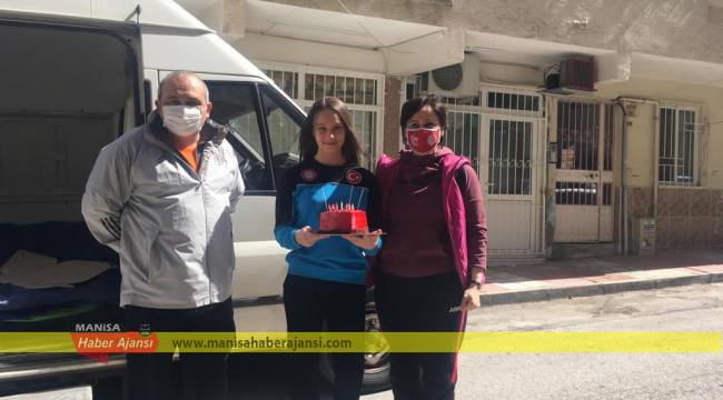 MANİSA GENÇLİK VE SPOR İL MÜDÜRLÜĞÜNDEN MİLLİ JUDOCU SEZİN RECEPÇE’YE SÜRPRİZ DOĞUM GÜNÜ