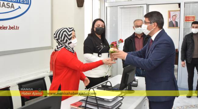 Şehzadeler’in kadınlarına 8 Mart çiçekleri Başkan Çelik’ten