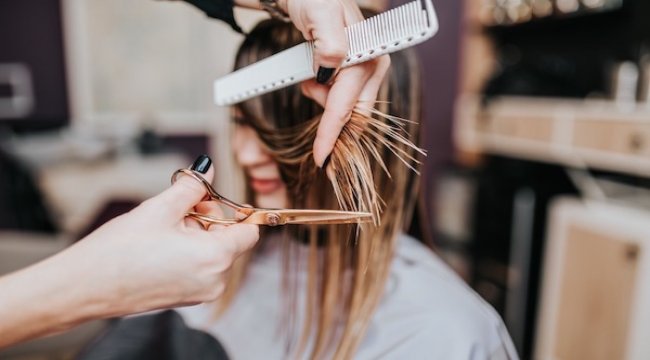 Ünlülerin kuaförü:2021 saç trendlerinde ‘iddialı doğallık’ öne çıkıyor