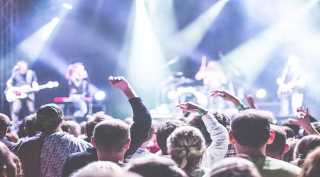 Yeni single’ı dinleyicilerin beğenisine sundu