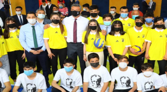 21. spor salonunu Elazığ'da açtı