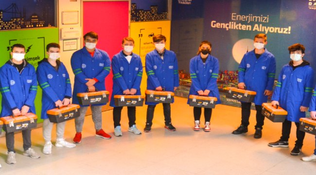 BEDAŞ’ın desteklediği Enerjinin Yıldızları Projesi’nde öğrenciler staja devam ediyor
