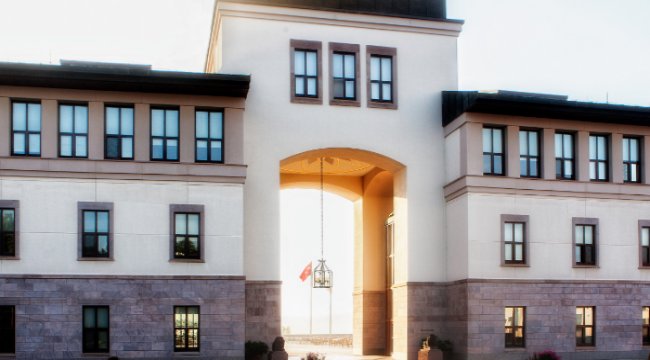 Farklı kariyer hedeflerine yönelik profesyonel yüksek lisans programları