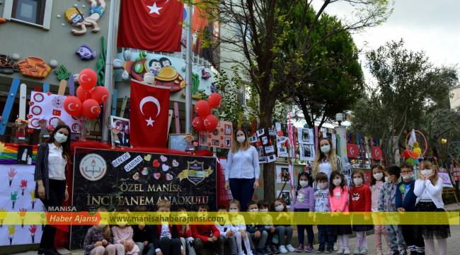 Minik öğrencilerden 23 Nisan Sokak Sergisi