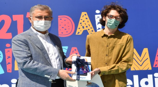 Ümitlerim Yarışması'na katılan çocuklar ve gençler ödüllerine kavuştu