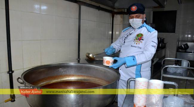 Yunusemre Belediyesi’nde kazanlar ihtiyaç sahipleri için kaynıyor