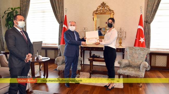 Bir Günde 444 Aşı Yapan Dilan Hemşireye Vali Karadeniz’den Başarı Belgesi