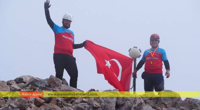 Manisalı dağcılardan Aydos Dağı’na zirve tırmanışı