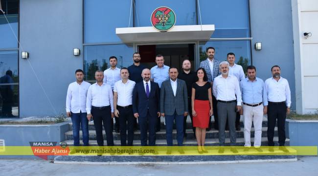 Başkanları tebrik eden Baybatur çocuklarla oyun oynadı