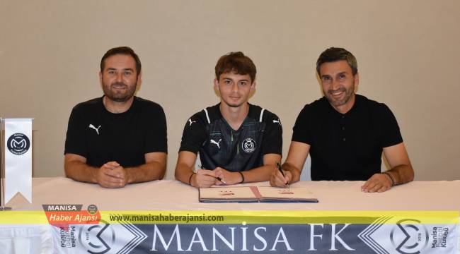 Genç oyuncumuz Mehmet Ali Çelik profesyonel oldu