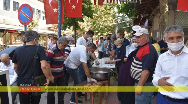 Kuyumcular Çarşısı Esnafından Aşure Hayrı
