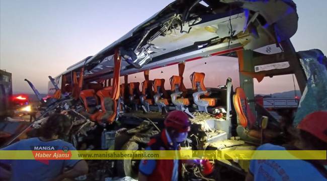 Manisa'da otobüs tıra çarptı: 6 ölü, 42 yaralı