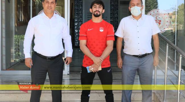 Tokyo 2020'de ülkemizi temsil eden milli güreşçi Kerem Kamal, memleketi Manisa'ya döndü.