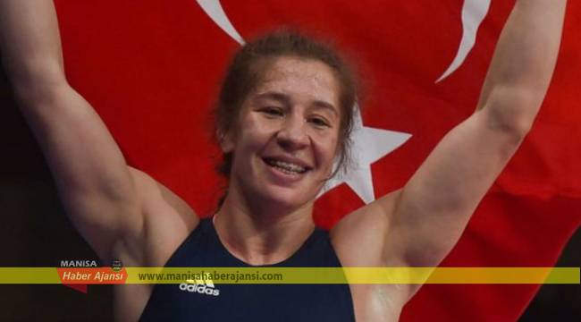 YASEMİN ADAR, TARİHE GEÇTİ