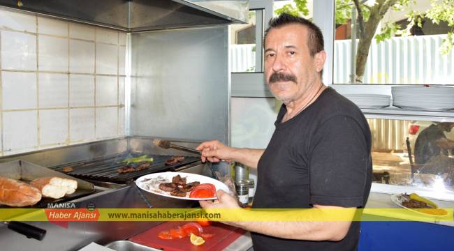 Yıllarca yaptığı kasaplığı bıraktı köfteci oldu