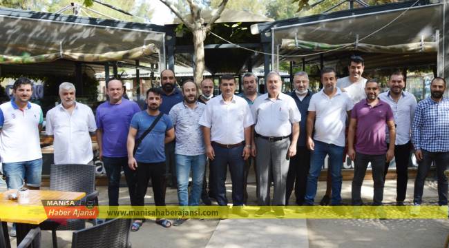 Başkan Üzen internet kafe esnafıyla buluştu