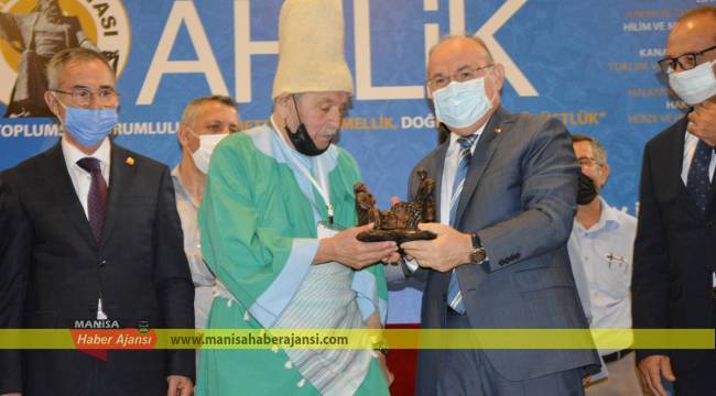 Manisa’da yılın Ahisi 51 yıllık matbaacı Hilmi Nevzat Karaoğlanlar