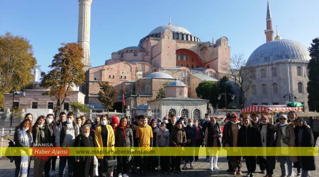Akhisar Belediyesi’nden özel öğrencilere İstanbul gezisi