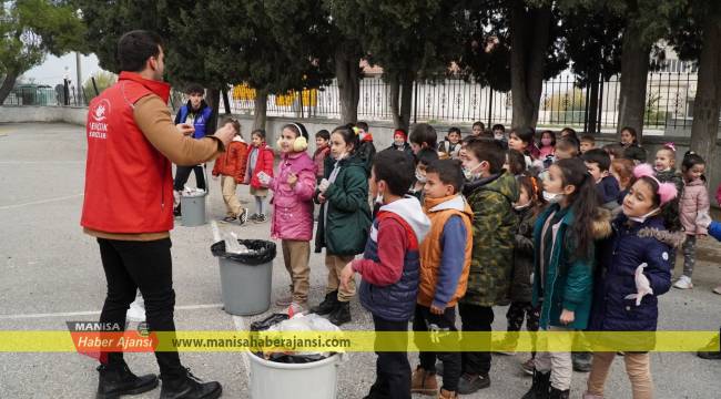 GENÇLİK MERKEZİ GÖNÜLLÜ GENÇLERİ, MİNİK ÖĞRENCİLERE ÇEVRE BİLİNCİNİ AŞILADI