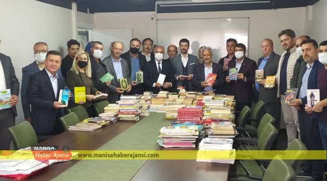 Kitap Kahvem’de çay simit eşliğinde kültür sohbetleri devam ediyor
